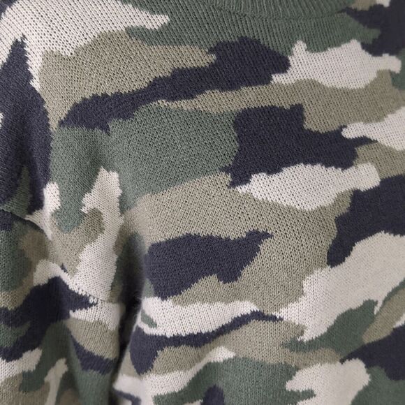 Divided By H&M Women’s Large Cropped Camo Green Pullover Sweater - Picture 3 of 7